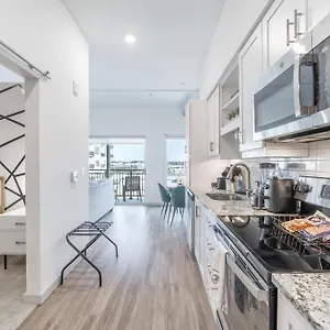 New In Nashville, Pool Gym Rooftop & Laundry 5 Min From Broadway , Nashville United States
